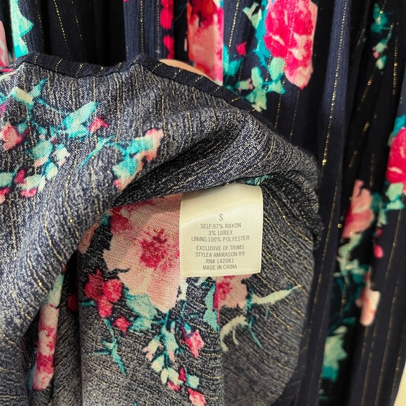 NWT Francesca’s Navy Floral Maxi Dress with Gold Detail - Picture 8 of 9